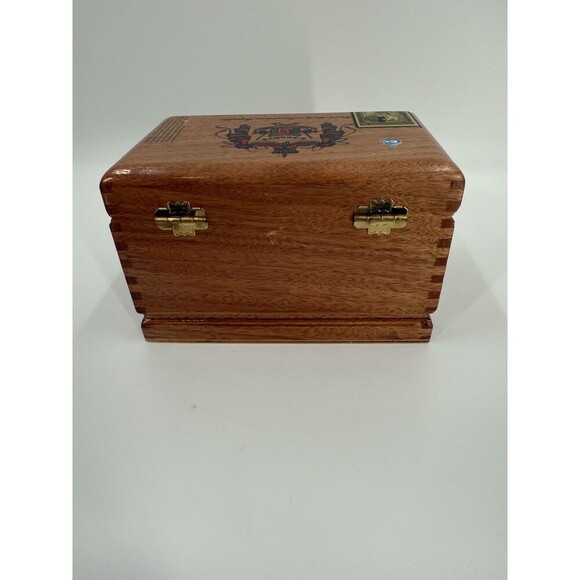 Vintage ARTURO FUENTE FLOR FINA  WOODEN CIGAR BOX 7" X 4.25" X 4.25" - Picture 3 of 11